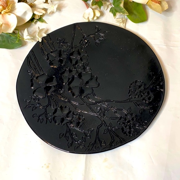 .- Vintage Black Amethyst Glass Plate Floral Relief 12" Round Heavy Platter Dish - Picture 1 of 9